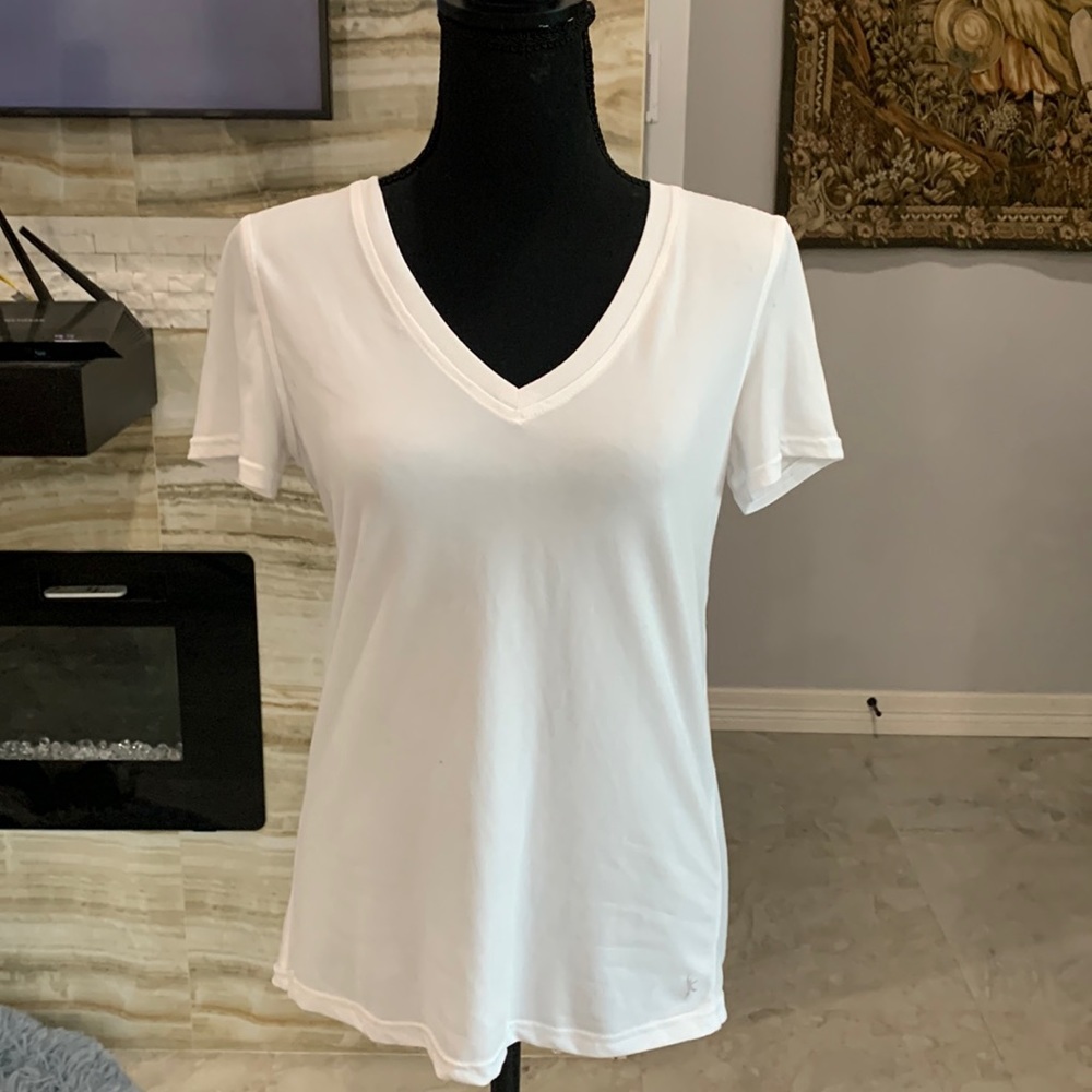 Danskin Now V- Neck Semi-Dry Fit Short Sleeve. Size S (179)